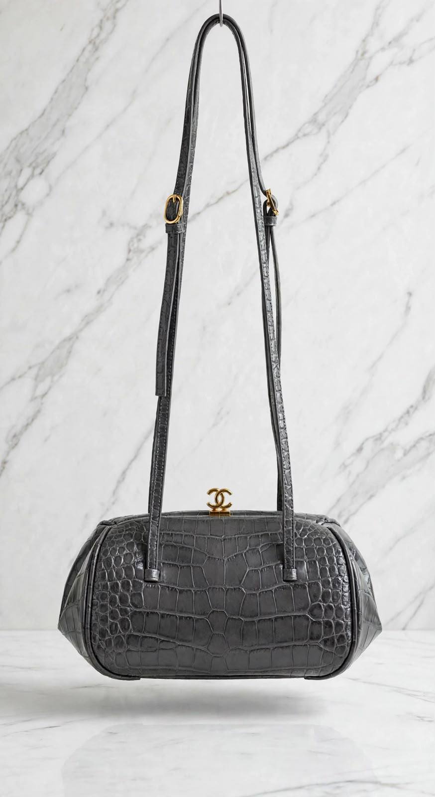 CHANEL
Clutch With Leather Strap Crocodile Calfskin

Master Quality
12*28*13 cm 
With Box

330 dhs 

Zain295
♥️♥️♥️
