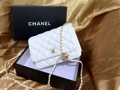 Chanel

75 dhs❤️

with box
🎁🎁🎁

size 20cm

Zain26
♥️♥️♥️
