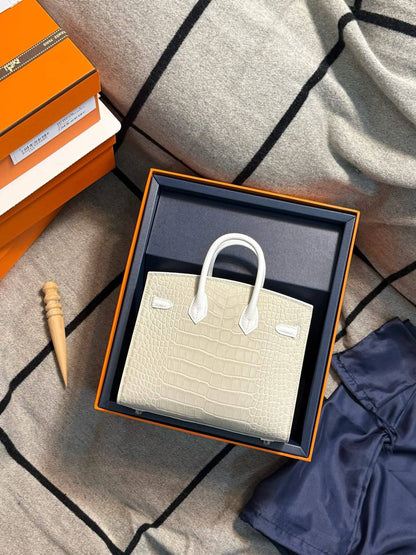 Hermes

Birkin Faubourg 20

Size:10 x 16 x 20cm
white🤍

For Price 👇 WhatsApp✅
0568585901 
0507557372
0552275751 Owner Zain 👌

Zain325 
♥️♥️♥️