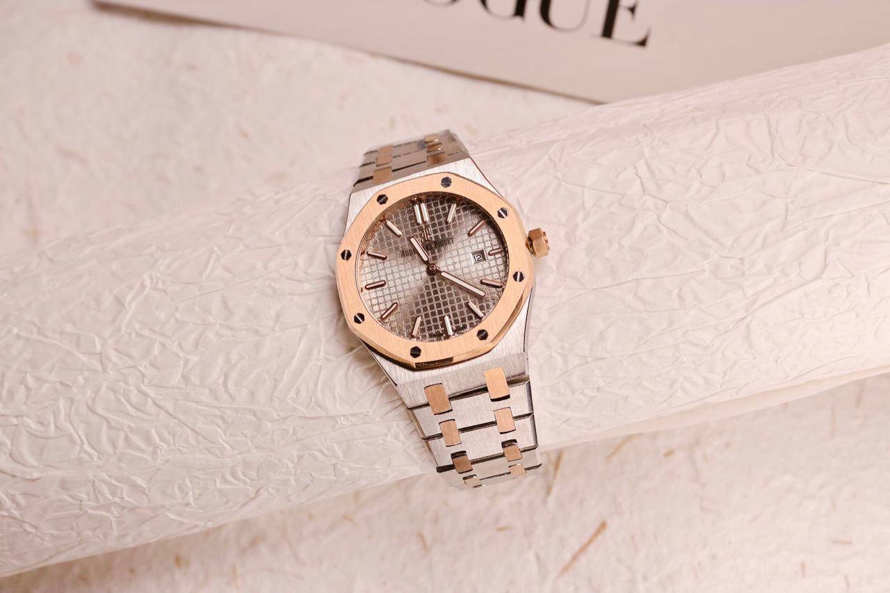 Ap watch 
For Ladies 

220 dhs🇦🇪🇦🇪

Zain33
♥️♥️♥️