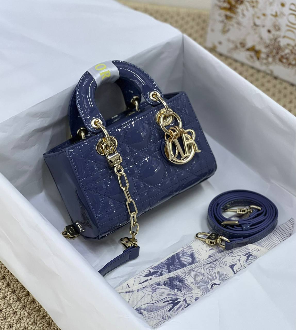 Dior
Master
 17Cm With Box
260 dhs💓

Zain131
♥️♥️♥️