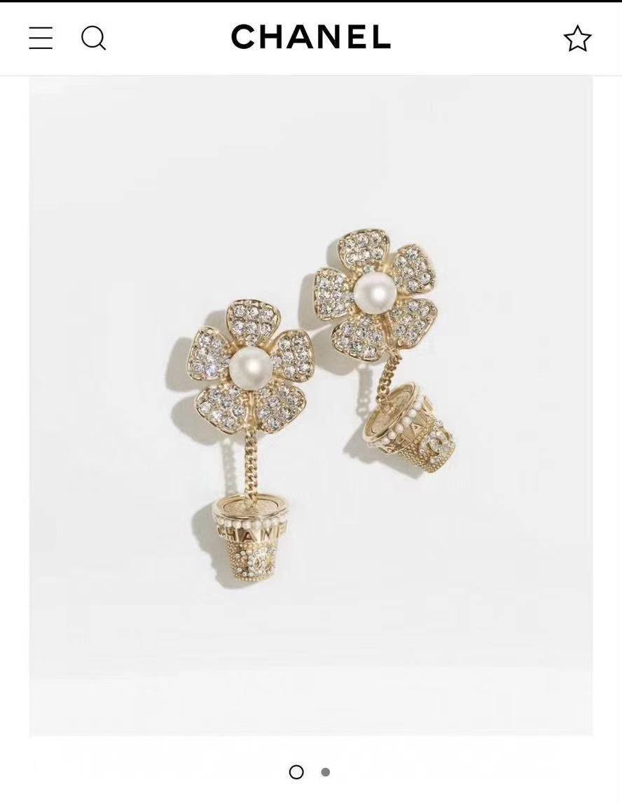 *CHANEL❤️‍🔥*
Earring 🦋
Master quality 💯
With normal boxes 🗃️ 
75 dhs🇦🇪🇦🇪🇦🇪

With master box 📦 
85 dhs🇦🇪🇦🇪🇦🇪

Zain216
♥️♥️♥️