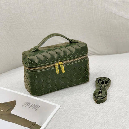 BOTTEGA 

NEW CAME 

GOOD QUALITY 

WITH BOX 

100 dhs🇦🇪🇦🇪
Zain17
♥️♥️♥️