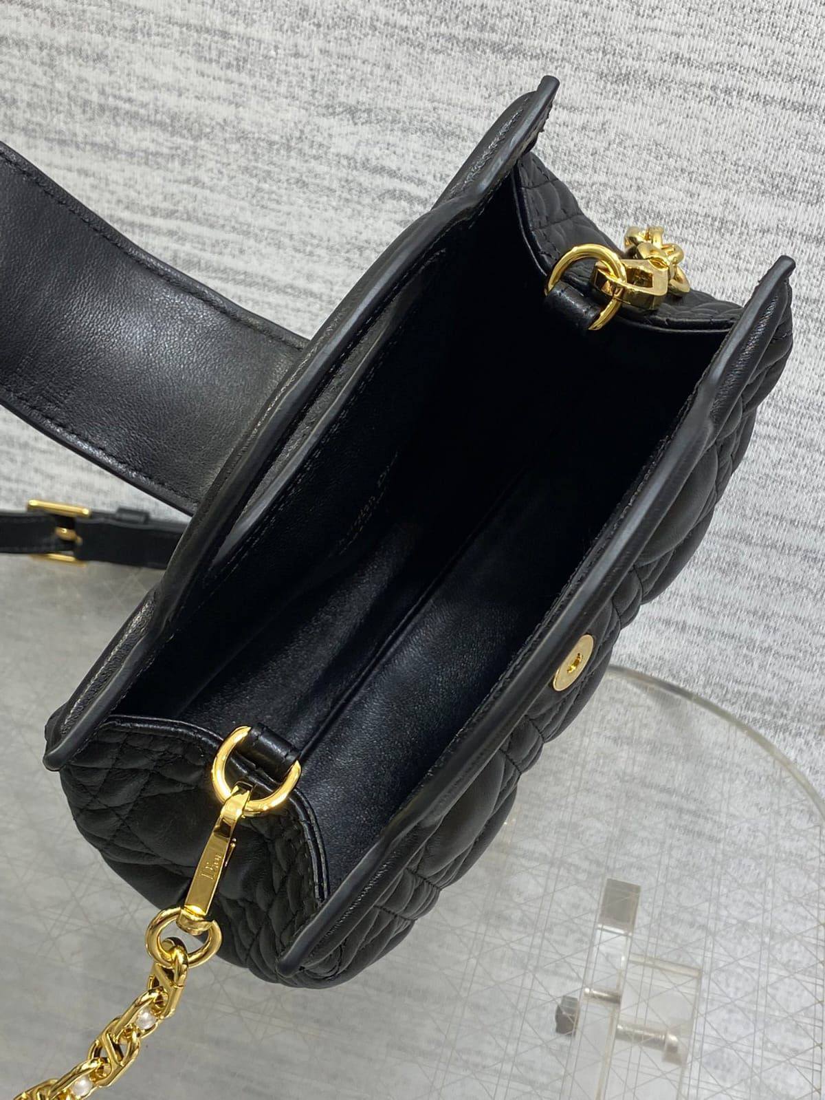 Dior Jolie Top Handle Mini Bag✅*
*Size 18 cm*
*Super Master*
For Price 👇 WTSP Text Zain 0568585901

Zain274
♥️♥️♥️