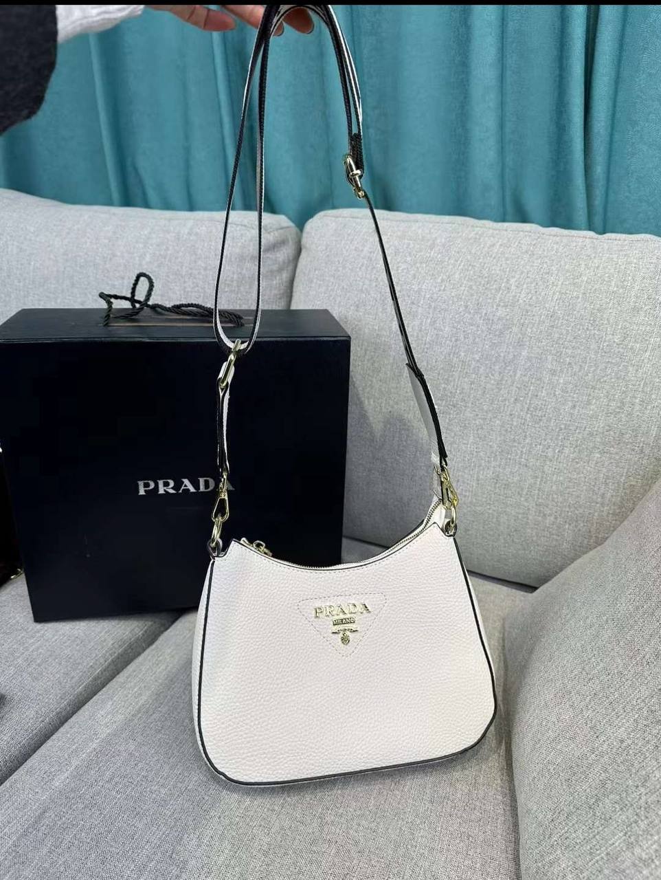 Prada

100 dhs✅

with box
🎁🎁🎁

Zain235
♥️♥️♥️