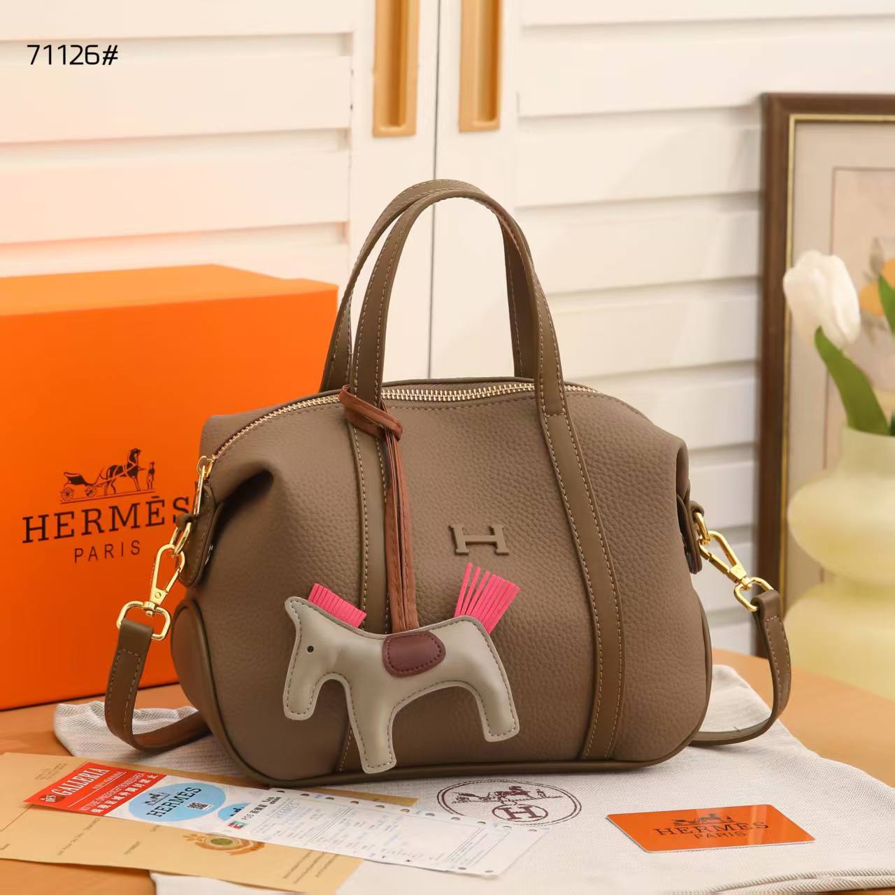 Hermes 
120 dhs🇦🇪🇦🇪 
with box

Zain235
♥️♥️♥️