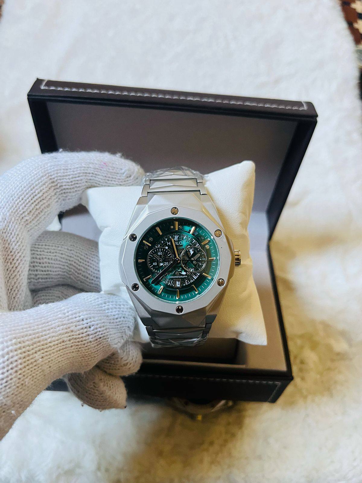 Hublot Men
*Battery*
65 dhs💚

Zain29
♥️♥️♥️