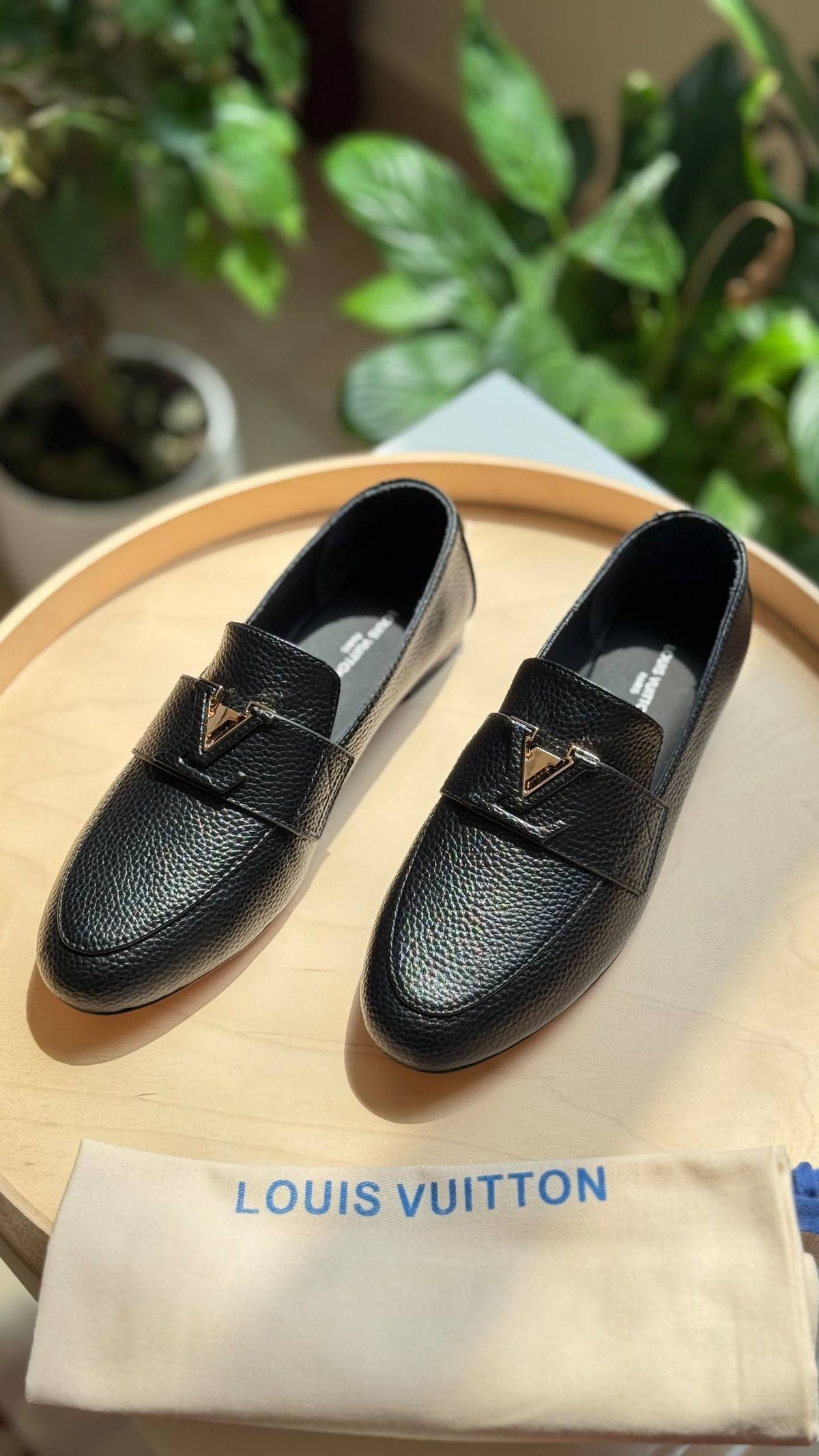 LV

Available Again🤩

Master quality 

Size: 36 to 41
480 dhs🇦🇪🇦🇪🇦🇪

Zain318
♥️♥️♥️