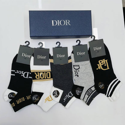 SOCKS 

WITHBOX 
🎁🎁🎁

35 dhs🪙🌺

Zain40
♥️♥️♥️