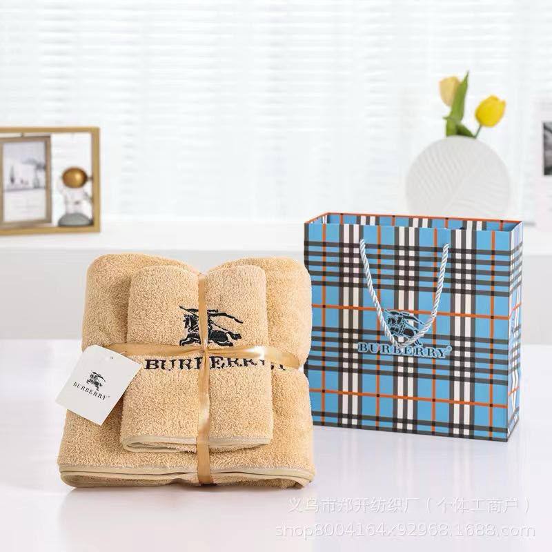 Towel one set
 with paper bag 
45 dhs💓

Zain295
♥️♥️♥️