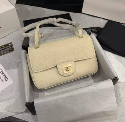 CHANEL

Maxi flap bag

Master quality 
20 cm 
with box

270 dhs🇦🇪🇦🇪
Zain95 
♥️♥️♥️