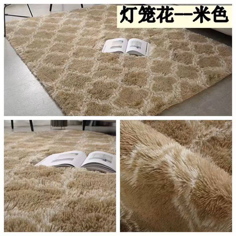 Velvet carpet 
Washing machine you can wash .
Good quality strong for long time !!
Size 160*210
120 dhs✅

Zain99
♥️♥️♥️