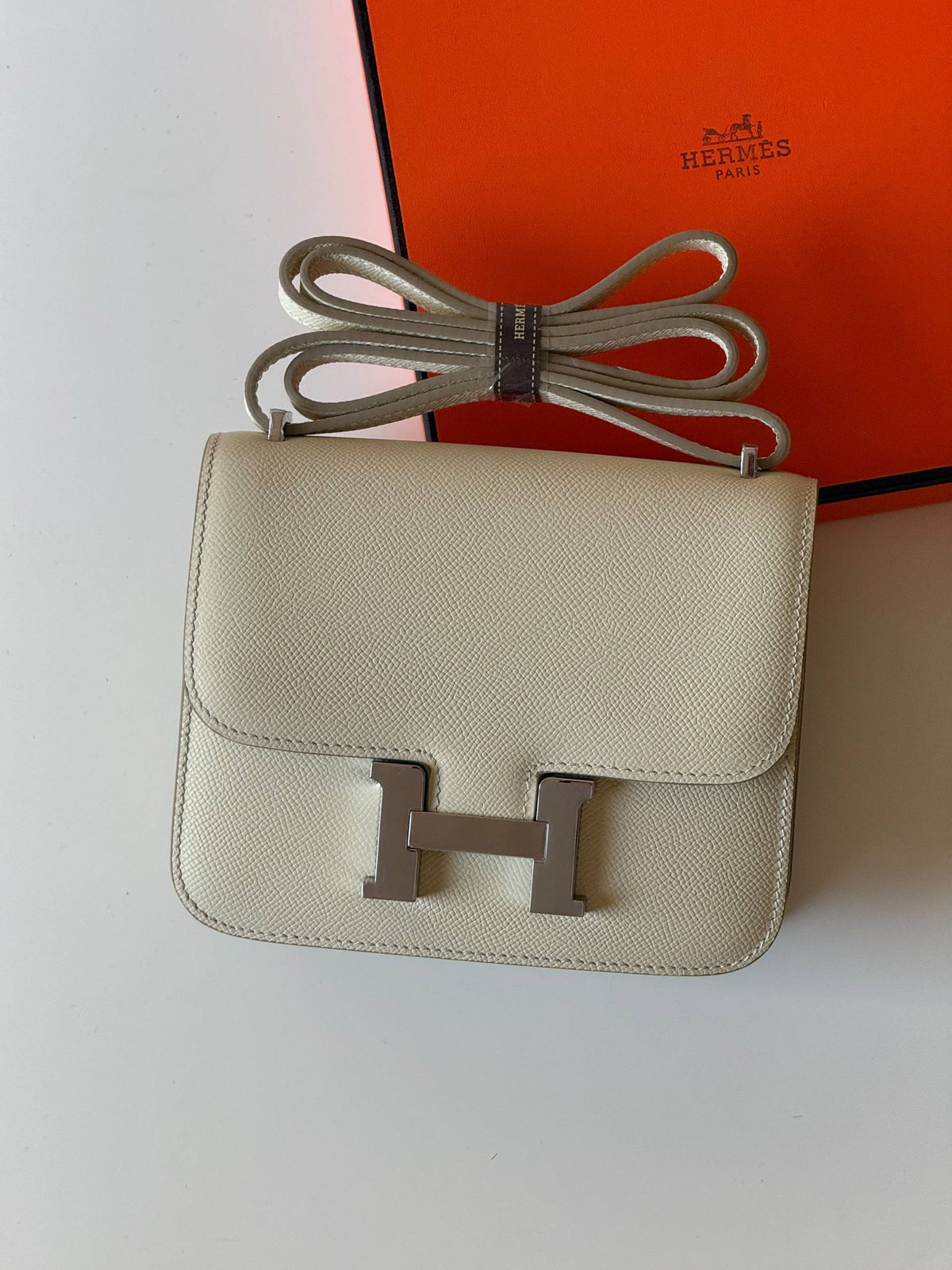 Hermes 

constance 19cm 💕

Master quality😍
with box❤️
340 dhs🇦🇪🇦🇪

Zain52
♥️♥️♥️