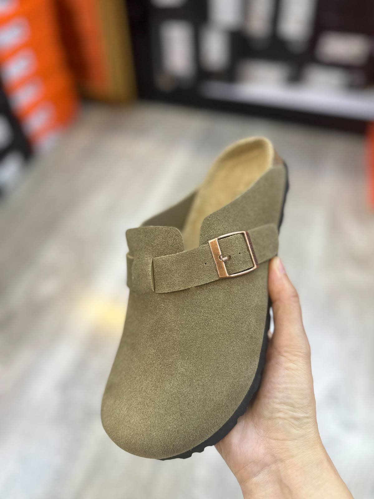 Uggs
Slippers 

High quality 

size 40-46 
100 dhs🇦🇪🇦🇪

Zain132
♥️♥️♥️