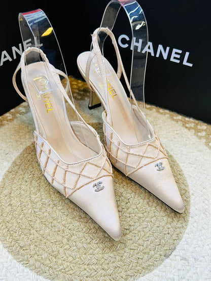 Chanel Heel
Good quality 
Size 36-42
120 dhs🪙💕

Zain57
♥️♥️♥️