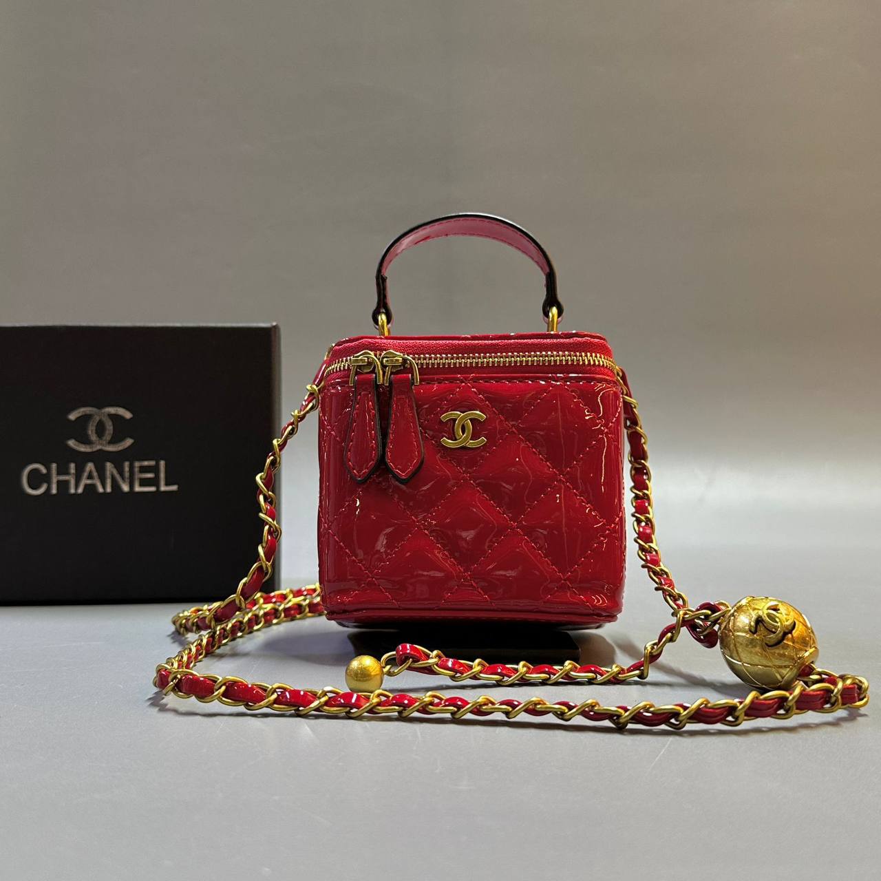 CHANEL
GOOD QUALITY 
WITH BOX  
🎁🎁🎁

90 dhs🪙🪙
SIZE: 11cm

Zain39
♥️♥️♥️