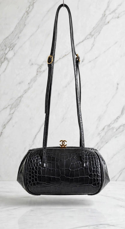 CHANEL
Clutch With Leather Strap Crocodile Calfskin

Master Quality
12*28*13 cm 
With Box

330 dhs 

Zain295
♥️♥️♥️