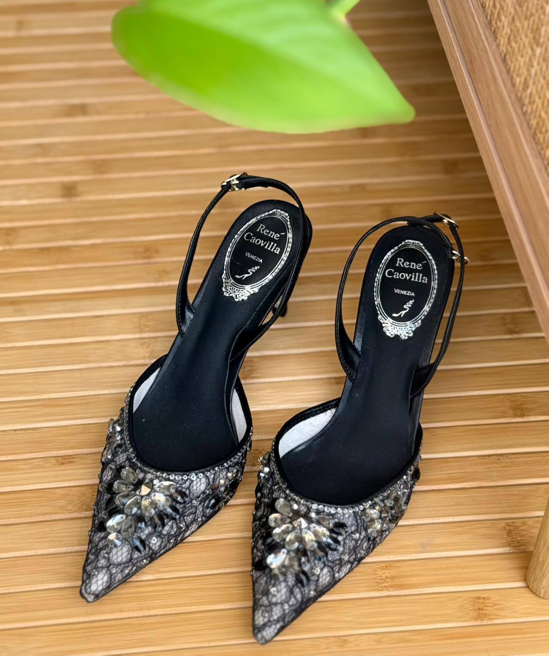 Rene Caovilla
Super Master
𝗦𝗶𝘇𝗲: 𝟯𝟲 𝘁𝗼𝗼 𝟰𝟭
490 dhs✅

Zain178
♥️♥️♥️
