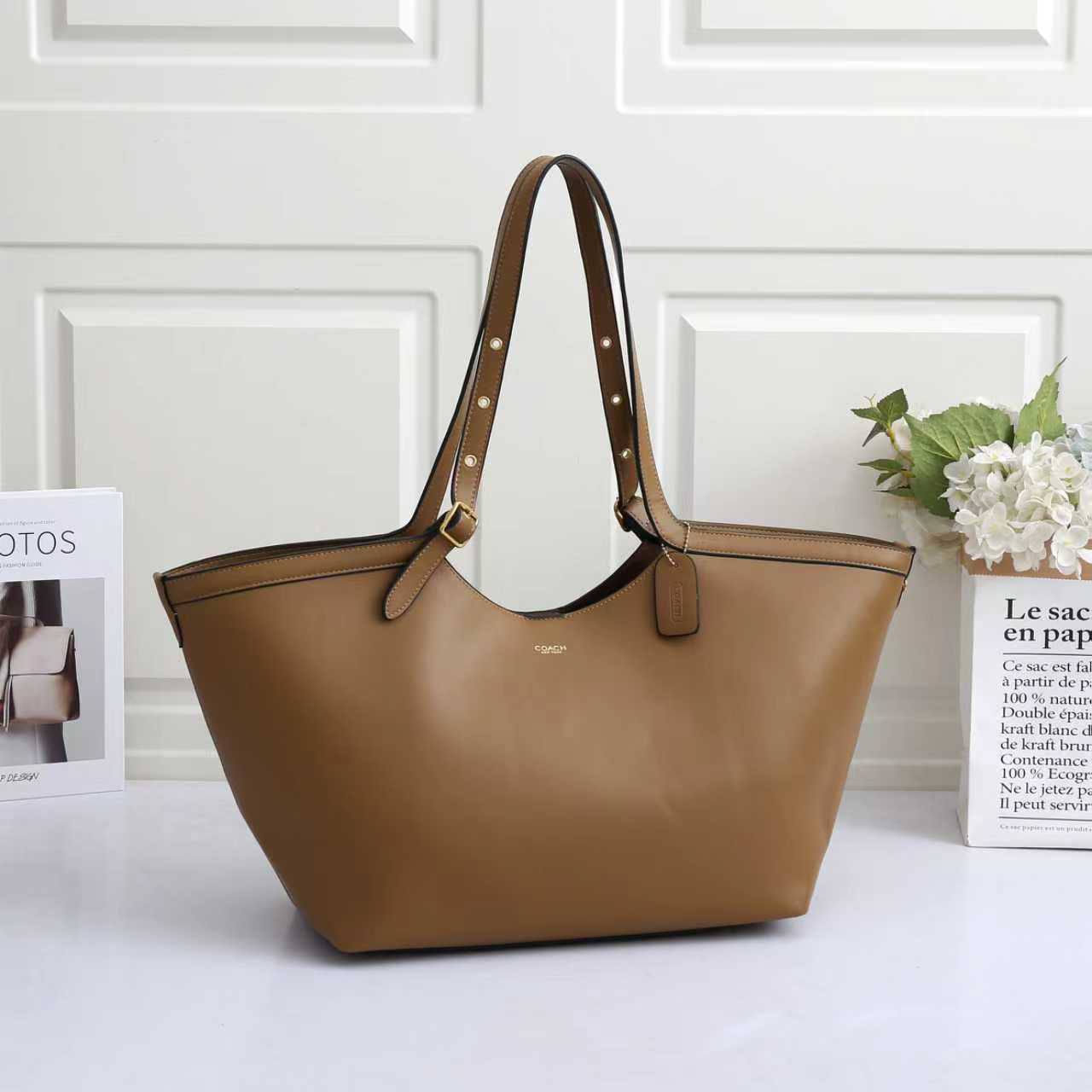COACH Gramercy tote bag
crafted leather Material
Adjustable shoulder straps
metallic grommet detailing
Size : 34 cm
Without BOX

100 dhs🇦🇪🇦🇪

Zain239
♥️♥️♥️