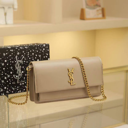 🌼 YSL Sunset
1️⃣ First quality ＋🎁
Size : 22 * 14 * 6 cm
90 dhs✅
with box🎁

Zain115
♥️♥️♥️