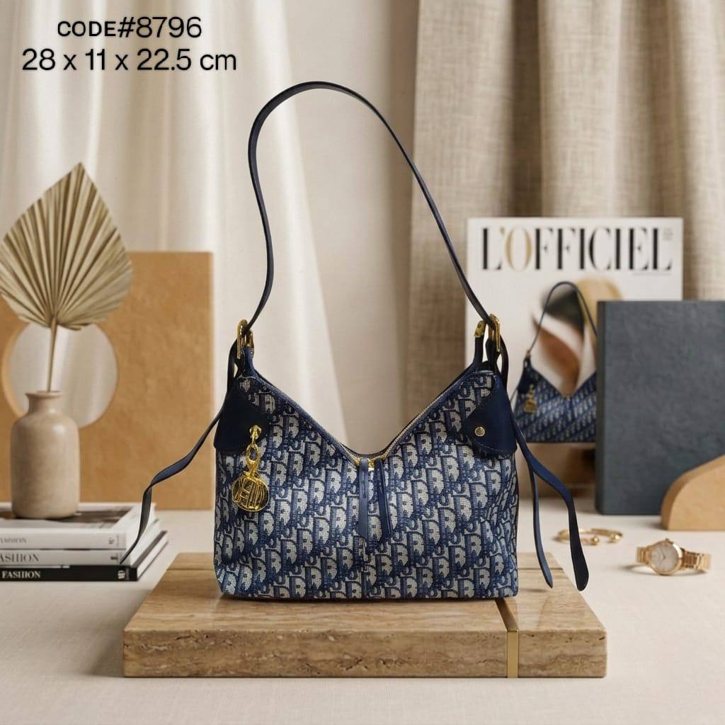 CHRISTIAN DIOR
ᴍᴇᴅɪᴜᴍ ᴠᴏʏᴀɢᴇ ʙᴀɢ
sʜᴏᴜʟᴅᴇʀ / ᴄʀᴏss ʙᴀɢ
ʟᴇᴀᴛʜᴇʀ & ᴄᴀɴᴠᴀs ᴏʙʟɪǫᴜᴇ
ɢᴏʟᴅ ʜᴀʀᴅᴡᴀʀᴇ
sɪᴢᴇ: 28 cm

70 dhs✅

Zain31
♥️♥️♥️