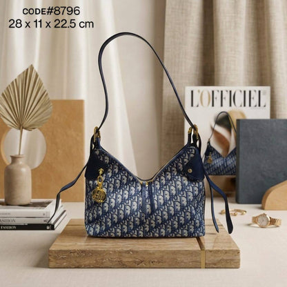 CHRISTIAN DIOR
ᴍᴇᴅɪᴜᴍ ᴠᴏʏᴀɢᴇ ʙᴀɢ
sʜᴏᴜʟᴅᴇʀ / ᴄʀᴏss ʙᴀɢ
ʟᴇᴀᴛʜᴇʀ & ᴄᴀɴᴠᴀs ᴏʙʟɪǫᴜᴇ
ɢᴏʟᴅ ʜᴀʀᴅᴡᴀʀᴇ
sɪᴢᴇ: 28 cm

70 dhs✅

Zain31
♥️♥️♥️