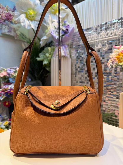 Hermes Lindy 
26cm
110 dhs🪙🌨️

Zain44
♥️♥️♥️