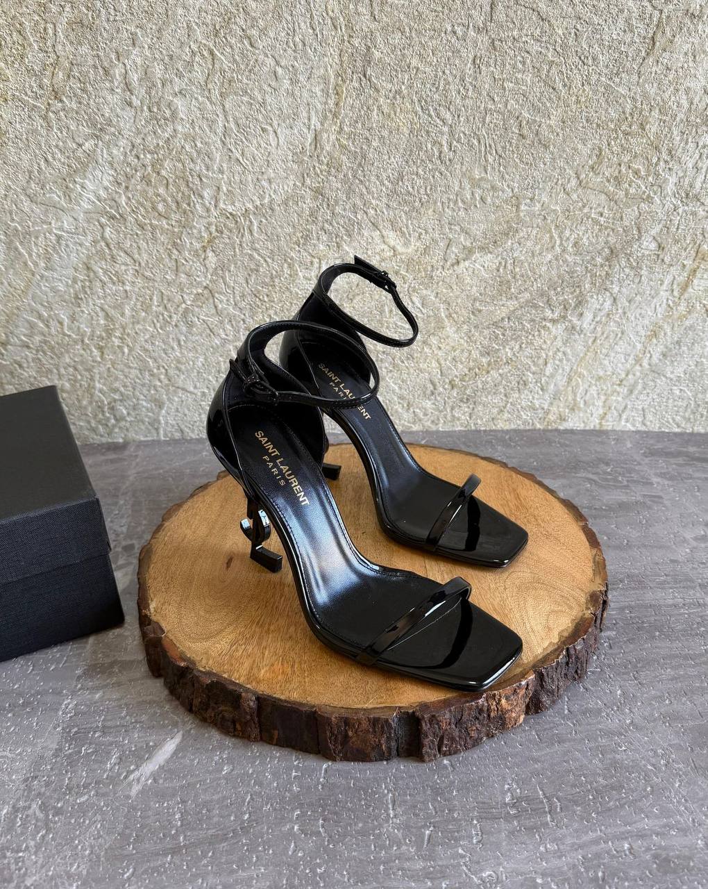 YSL
SuperMaster Quality 💯
450 dhs✅
Size: 36-41💥

Zain171
♥️♥️♥️