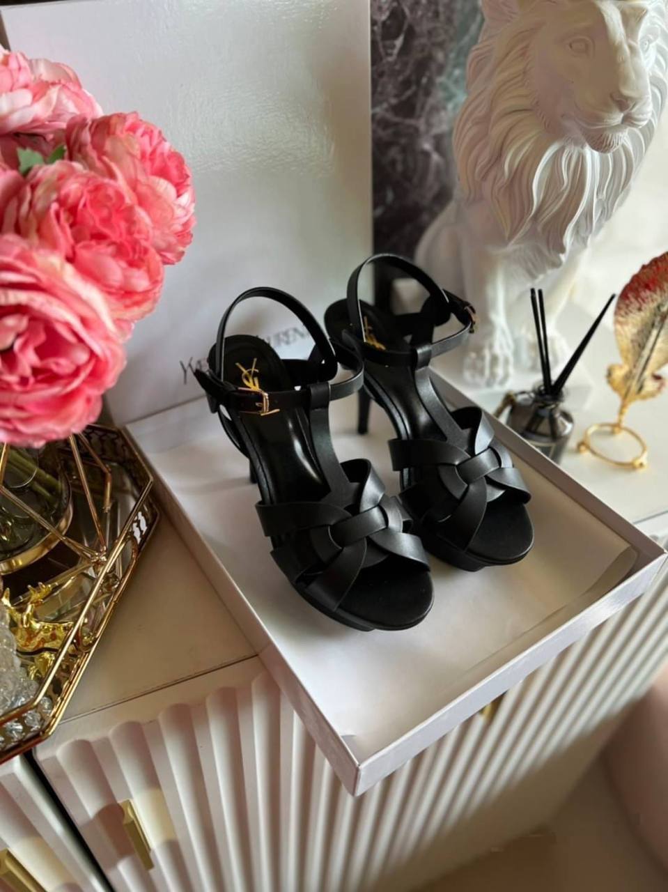 YSL 
☘️ *SIZE  36  to 41                                                                                                  
230 dhs🌺

Zain224
♥️♥️♥️