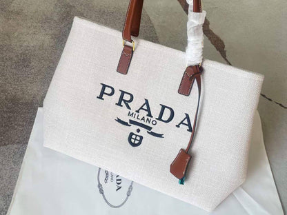 Prada
Chloe

110 dhs 
With box

Zain143

♥️♥️♥️