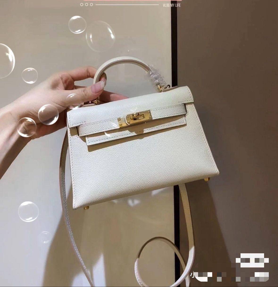 Hermes Killy
1⃣️ First quality +🎁
Size : 20.5 *14 cm
85 dhs❤️
with box🎁

Zain115
♥️♥️♥️