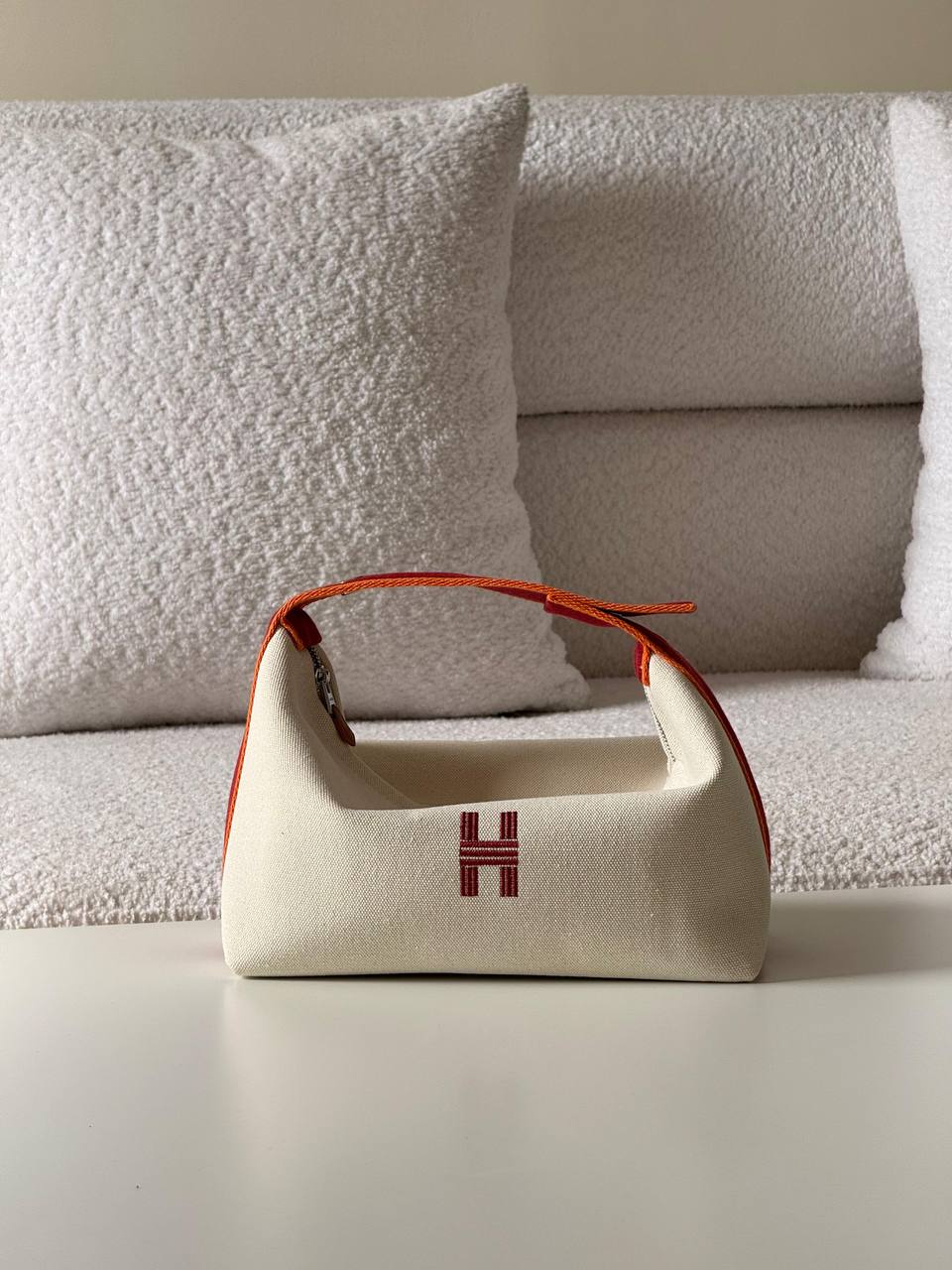 Hermes
bride a brac💕master quality😍with box❤️
320 dhs✅

Zain52
♥️♥️♥️
