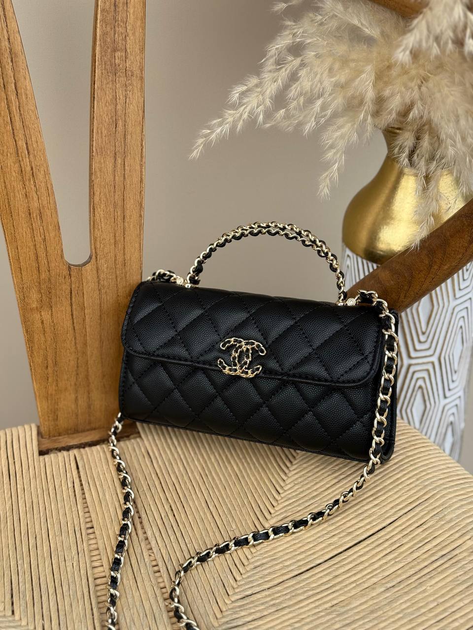 CHANEL

15cm
340 dhs✅

18cm
360 dhs✅
Top quality 

With box🎁

Zain167
♥️♥️♥️