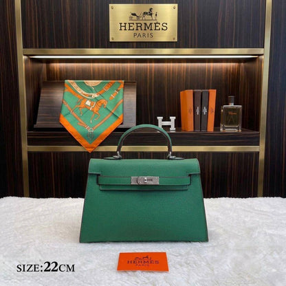 Hermes ᴋᴇʟʟʏ ʙᴀɢ  
silver hardware💓

ᴡɪᴛʜ ʙᴏx 
🎁🎁🎁

ʟᴇᴀᴛʜᴇʀ 
sɪᴢᴇ:22ᴄᴍ 
90 dhs✅

Zain56
♥️♥️♥️