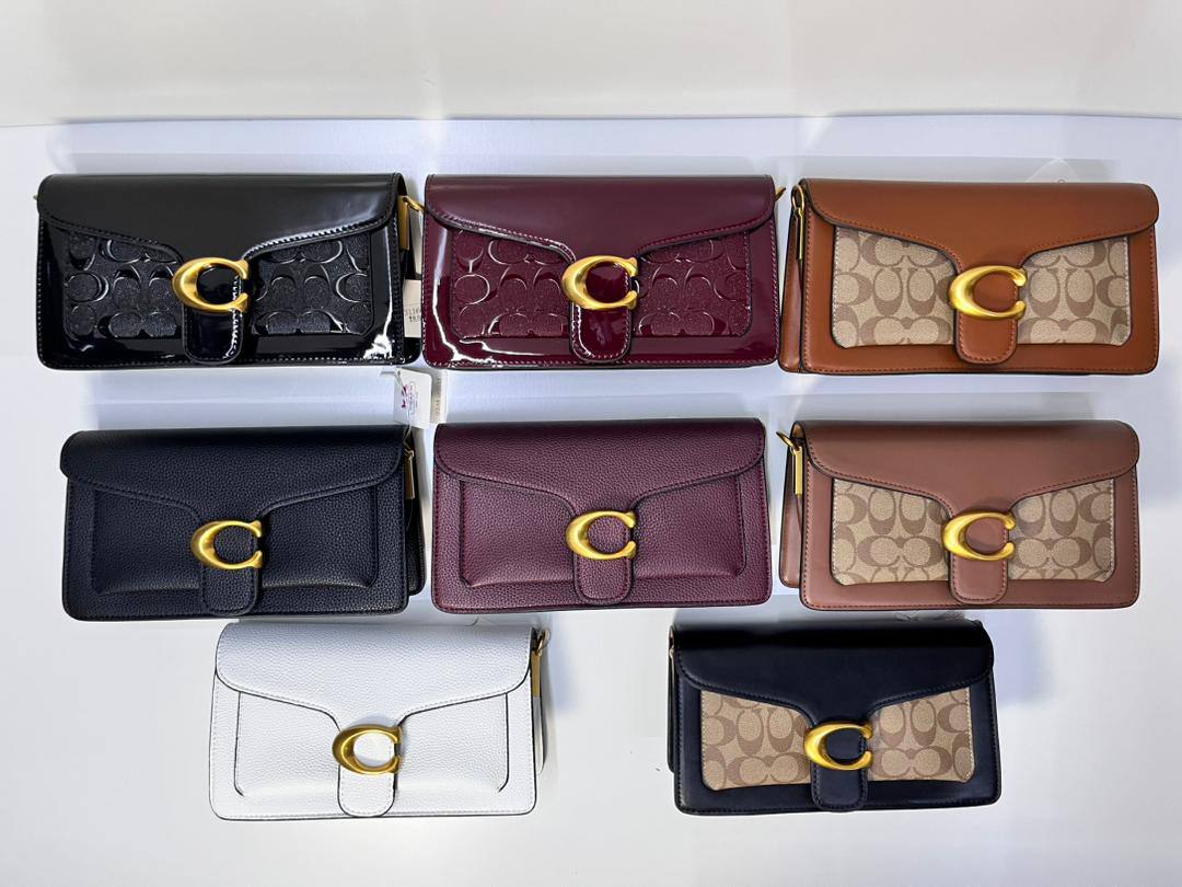 Coach
95 dhs❣️

with box
🎁🎁🎁

size 26×7×14cm

Zain213
♥️♥️♥️