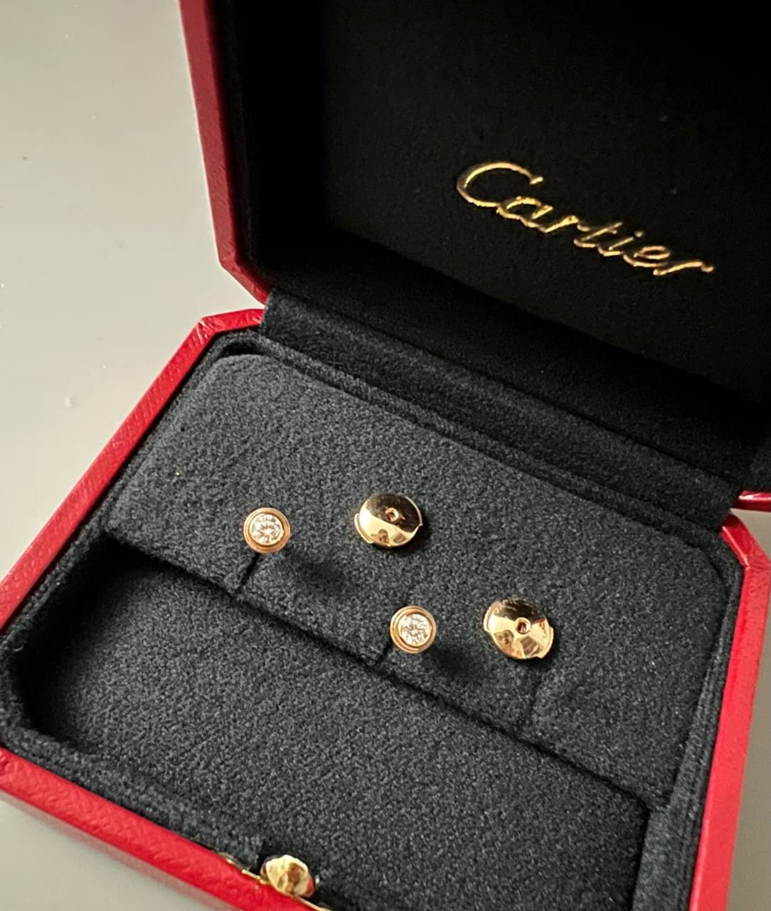 cartier❤️‍🔥*
Earring 🦋
Master quality 💯
With normal boxes 📦 
45 dhs✅
With master box 🗃️ 
80 dhs✅

Zain216
♥️♥️♥️