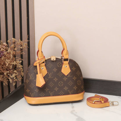 LV
BEST QUALITY 

WITH BOX’S 
🎁🎁🎁

120 dhs✅

size 23CM

Zain290
♥️♥️♥️