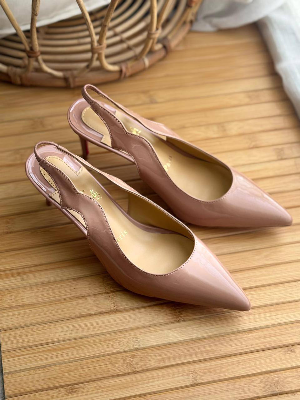 Christian Louboutin
AA Quality
𝘀𝗶𝘇𝗲: 𝟯𝟲 𝘁𝗼𝗼 𝟰2
450 dhs🇦🇪🇦🇪

Zain303
♥️♥️♥️