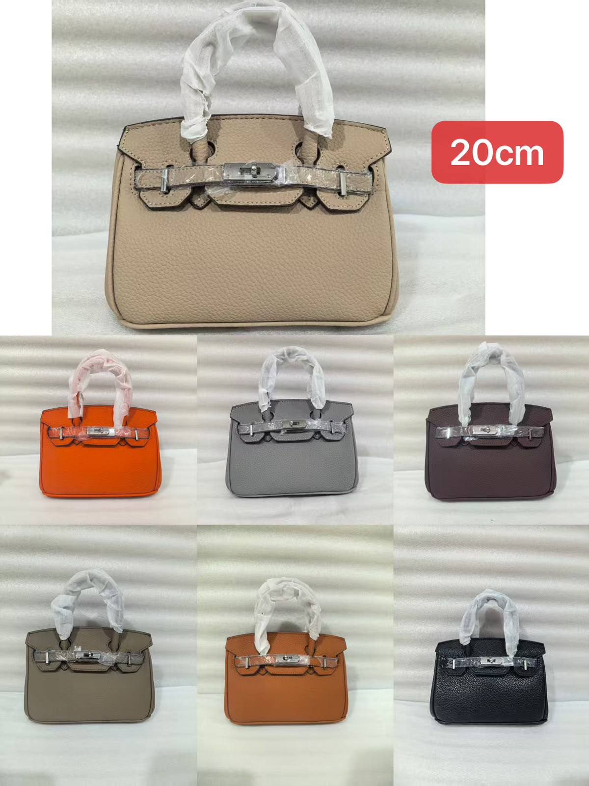 Hermes 
20cm 
With box 
100 dhs🇦🇪🇦🇪

Zain168
♥️♥️♥️