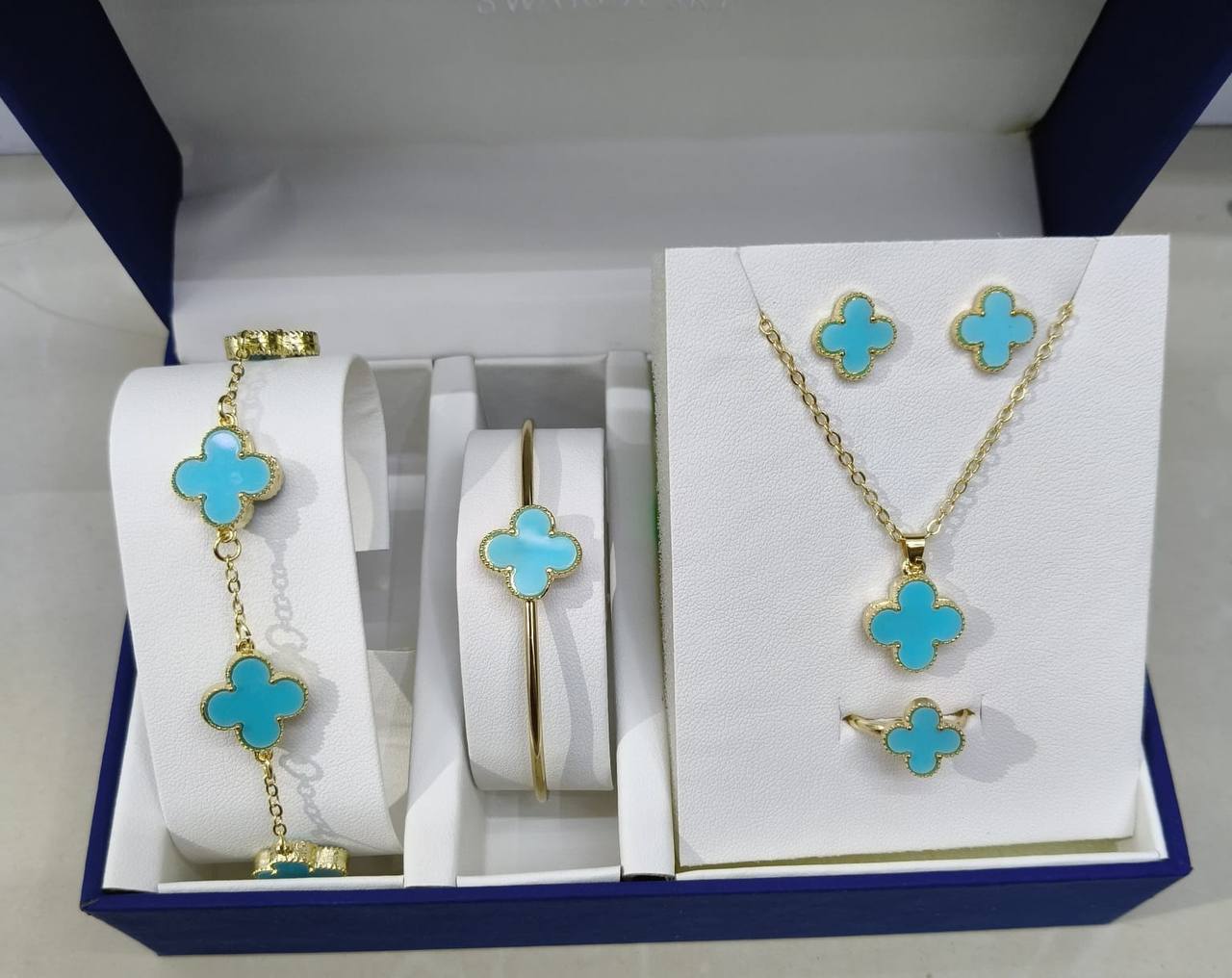 VCA Set
with box🎁

70 dhs✅

Zain25
♥️♥️♥️