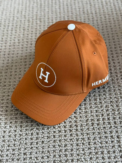 GUCCI - Hermes - Burberry
*Unisex cap 🧢* 
*Master quality* 
180 dhs🇦🇪

Zain179
♥️♥️♥️