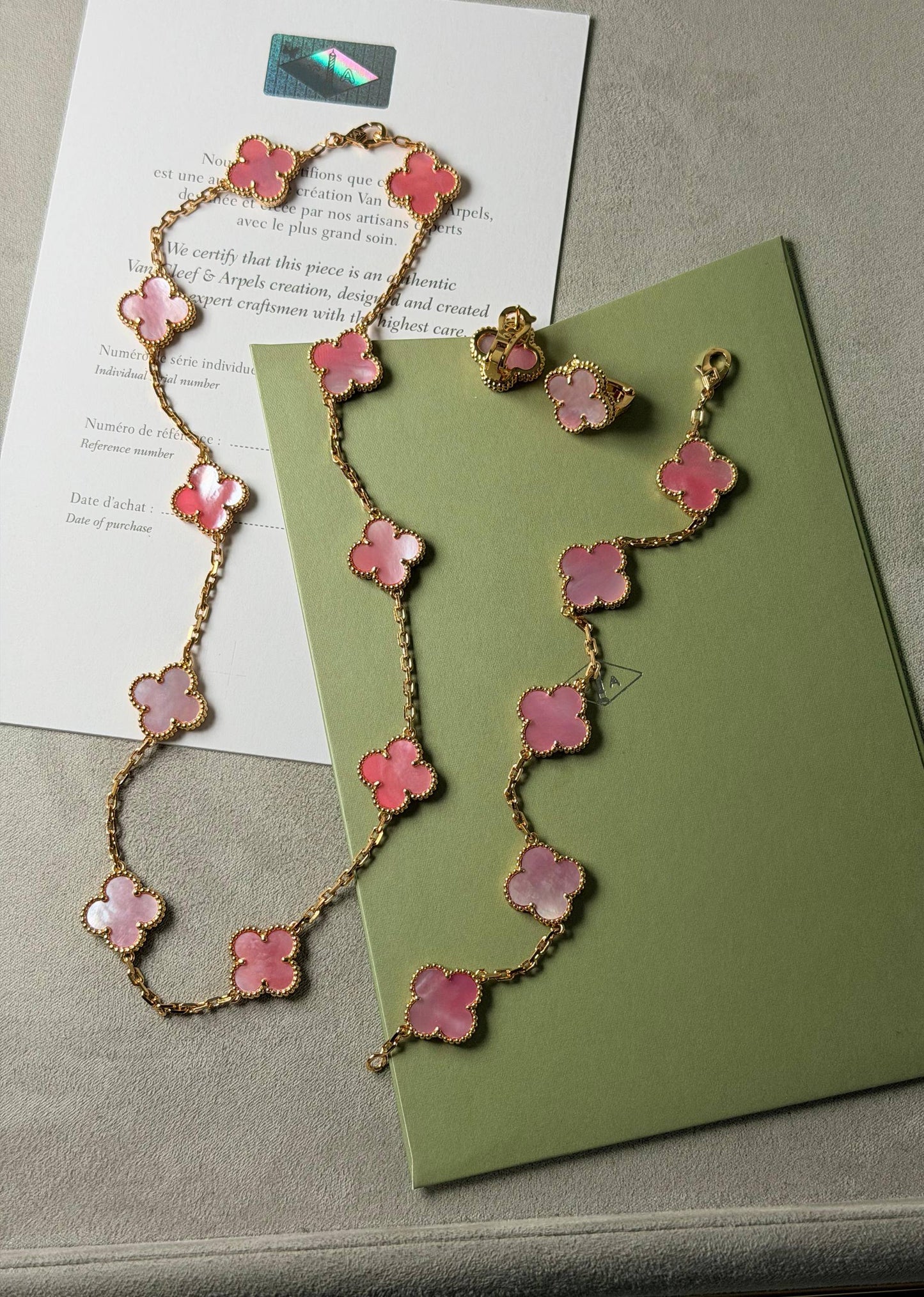 *Van Cleef & Arpels*  💚
* Full Set Pink with ChmpionGold (Alhambra)⬆️
* Necklace 10 Motifs , Earings 1 Motif & Bracelet 5 Motifs 
* ⁠↗️ *Super Master Quality ®️* 
For Price 👇 WTSP Text Zain 0568585901

Zain106
♥️♥️♥️