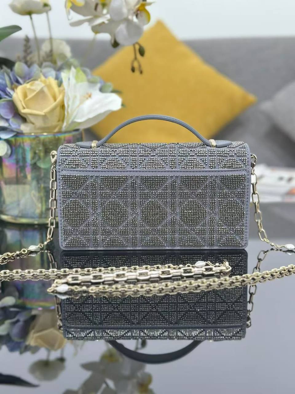 Dior Mini Bag Microbead Embroidered Cotton✅*
*Size 18 cm*
For Price 👇 WhatsApp✅
0568585901 
0507557372
0552275751 Owner Zain 👌

Zain274
♥️♥️♥️