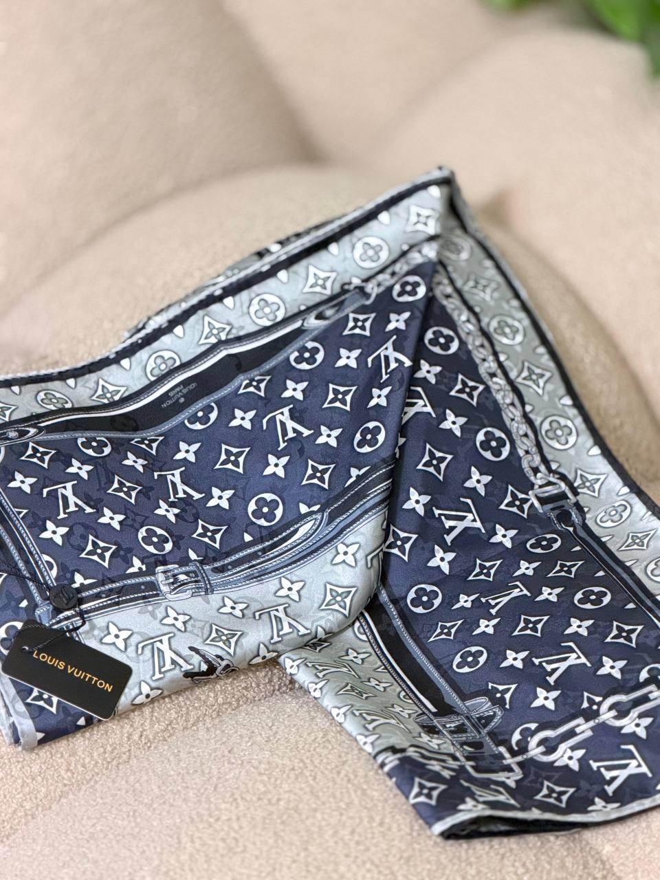 DIOR
💙*100%SILK*💙
💙*VIP QUALITY*💙
230 dhs🇦🇪

Zain281
♥️♥️♥️