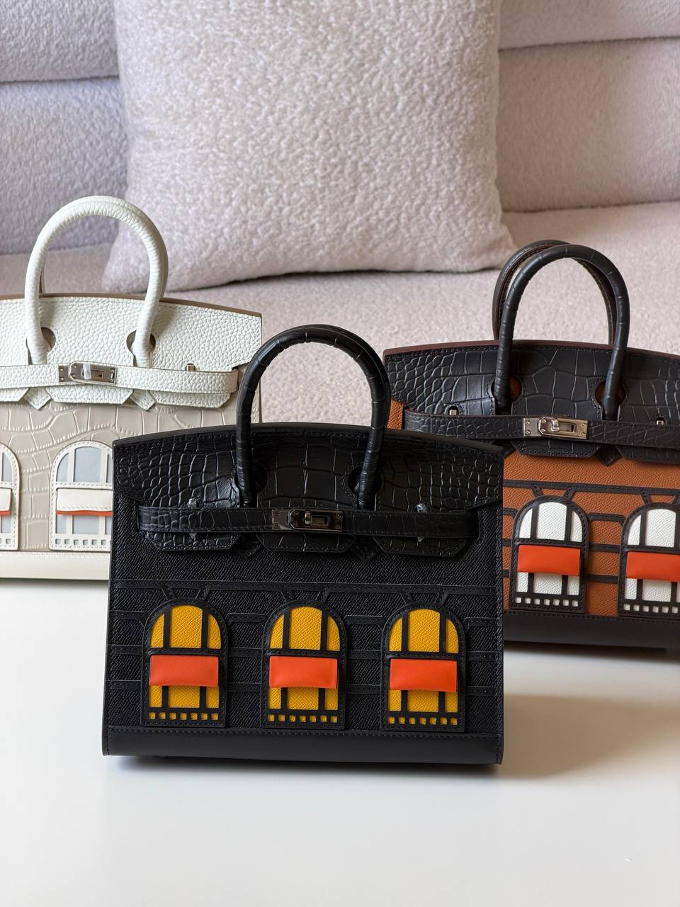 Hermes
 Birikin 25cm💕master quality😍with box❤️
750 dhs✅

Zain52
♥️♥️♥️