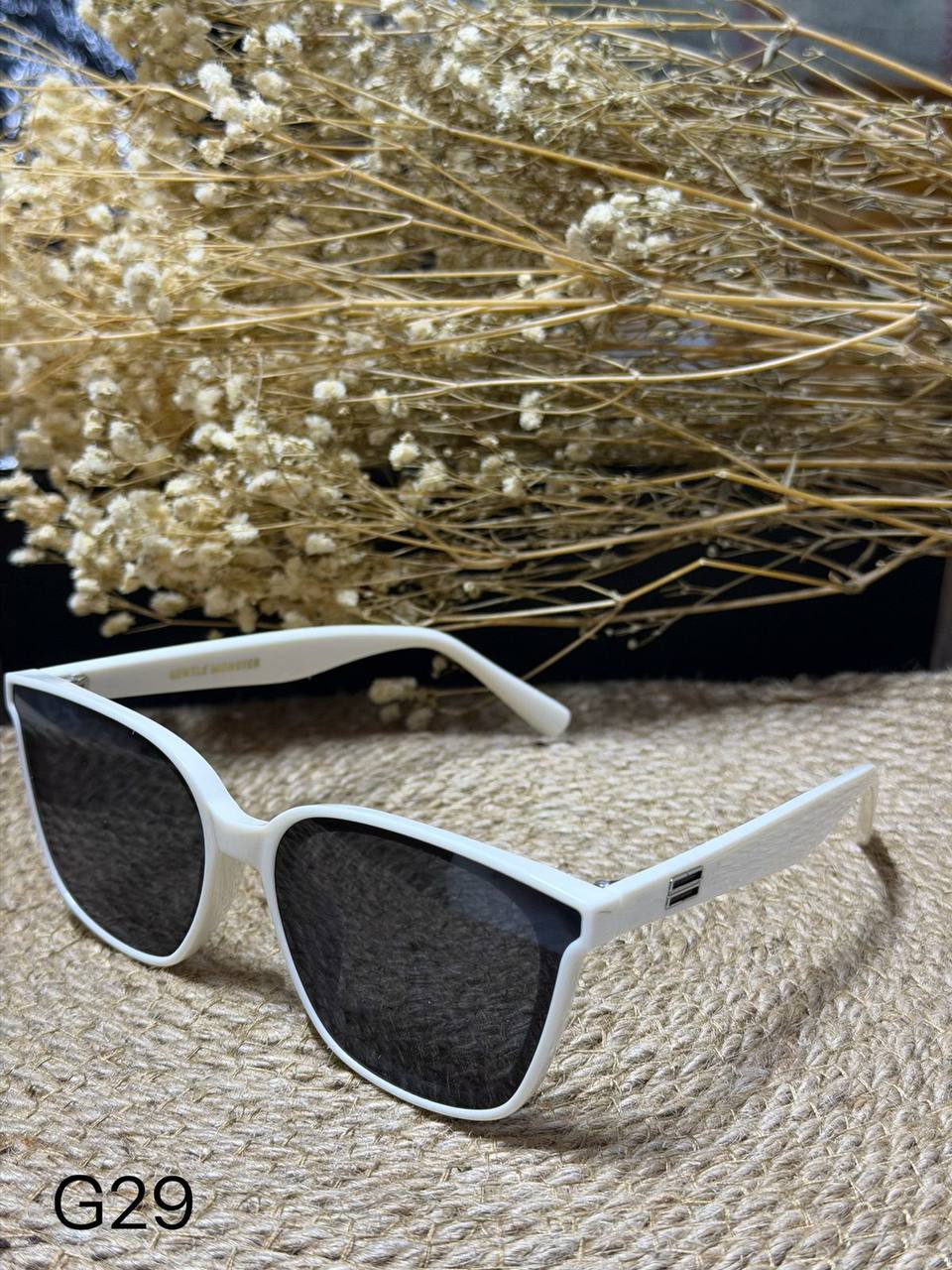 GENTLE Monster 👿*
Sunglasses 🕶️ 
Copy one 1️⃣ 
With master box 🗃️ 
50 dhs💓

Zain216
♥️♥️♥️