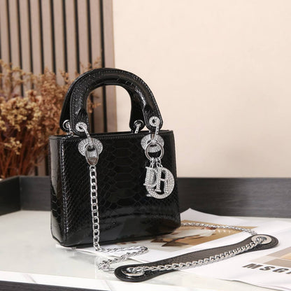 LADY DIOR NEW CAME HIGH QUALITY WITH BOX 
150 dhs🇦🇪🇦🇪

Zain295
♥️♥️♥️