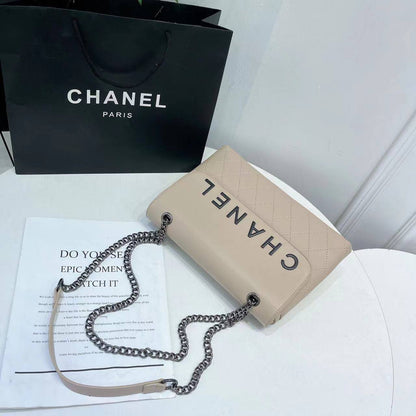 Chanel
Good Quality 

With Box 
🎁🎁🎁

105 dhs💓 

Zain250
♥️♥️♥️
