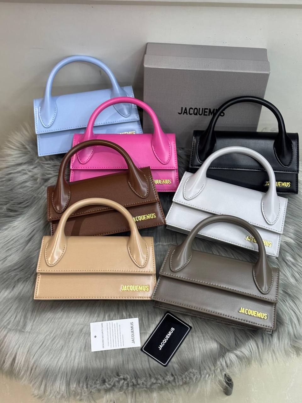 JACQUEMUS
SIZE  ………21  CM 🥰
95 dhs✅

with box 🌷
🎁🎁🎁

Zain51
♥️♥️♥️