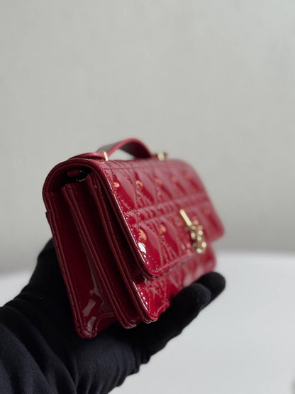 Available Again✨✨✨
DIOR
21cm
330 dhs🪙💚
Top quality 
With box🎁

Zain167
♥️♥️♥️